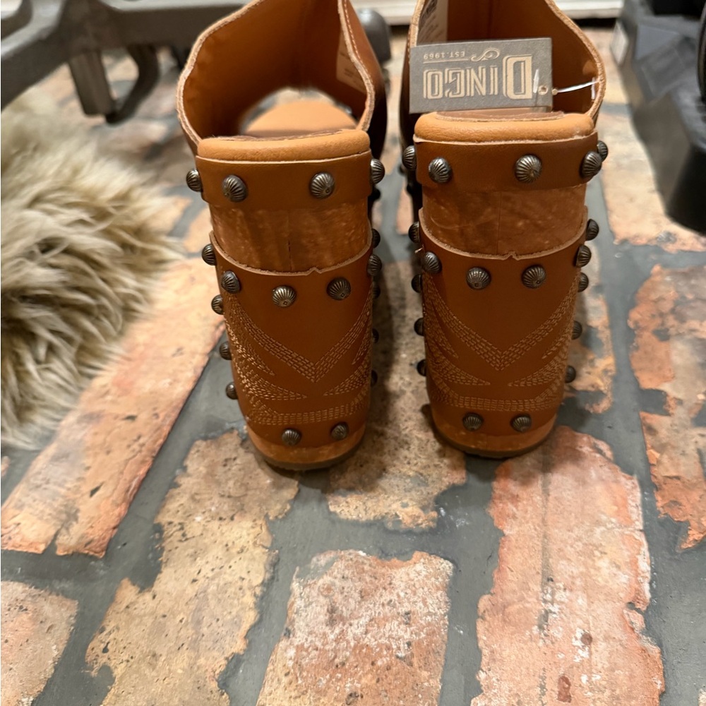 DINGO free spirit Studded Tan Platform Heels clogs new with tag- only tried on - Picture 3 of 6
